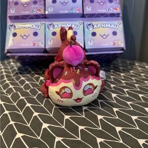 Aphmau Series 7 Carnival Treats Rare Banana Split Cat